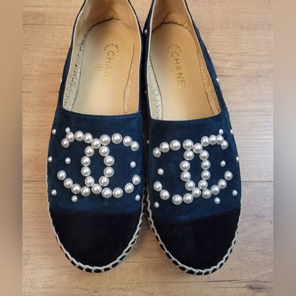 CHANEL Suede Pearl CC Espadrilles - Picture 7 of 16